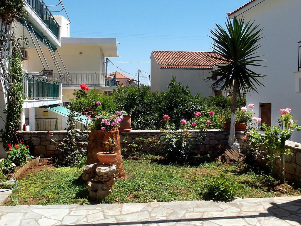 Maistreli Hotel Apartments Stoupa Ngoại thất bức ảnh